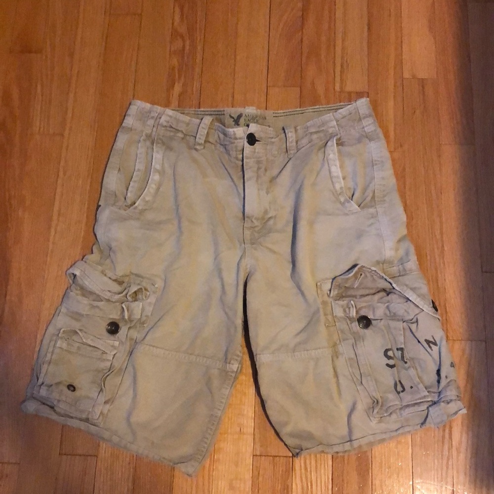 American Eagle cargo shorts size 30